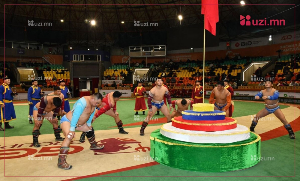 ӨНӨӨДӨР: Тарвалин хийдийн нэрэмжит сар шинийн баярт зориулсан сумын цолтон болон залуу бөхчүүдийн барилдаан Монгол бөхийн өргөөнд болно.