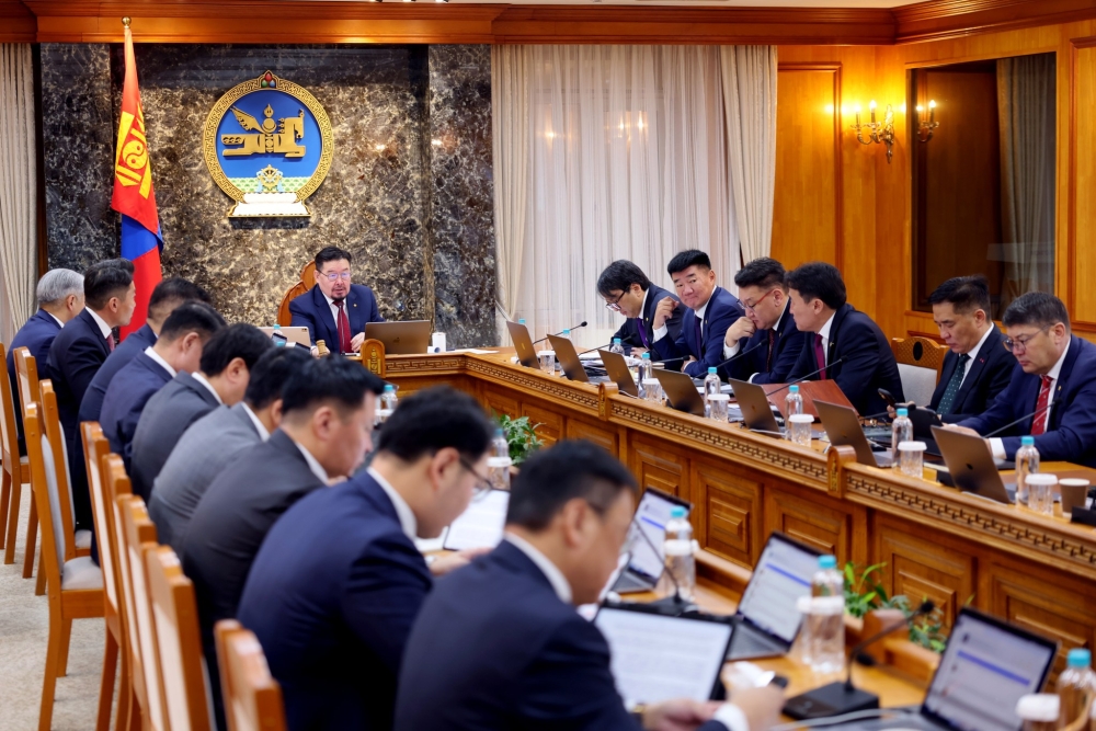 Засгийн газрын ээлжит хуралдаан үргэлжилж байна.