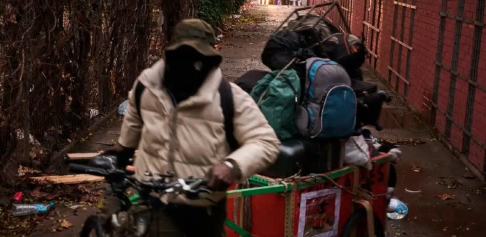 Испанийн засгийн газар хагас сая цагаачдад зөвшөөрөл олгоно