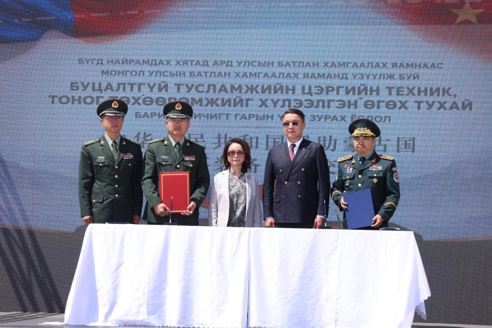 Монгол Улс, БНХАУ-ын Батлан хамгаалах салбарын хамтын ажиллагаа өргөжиж, цэргийн буцалтгүй тусламжийн техник хэрэгслийг хүлээн авлаа