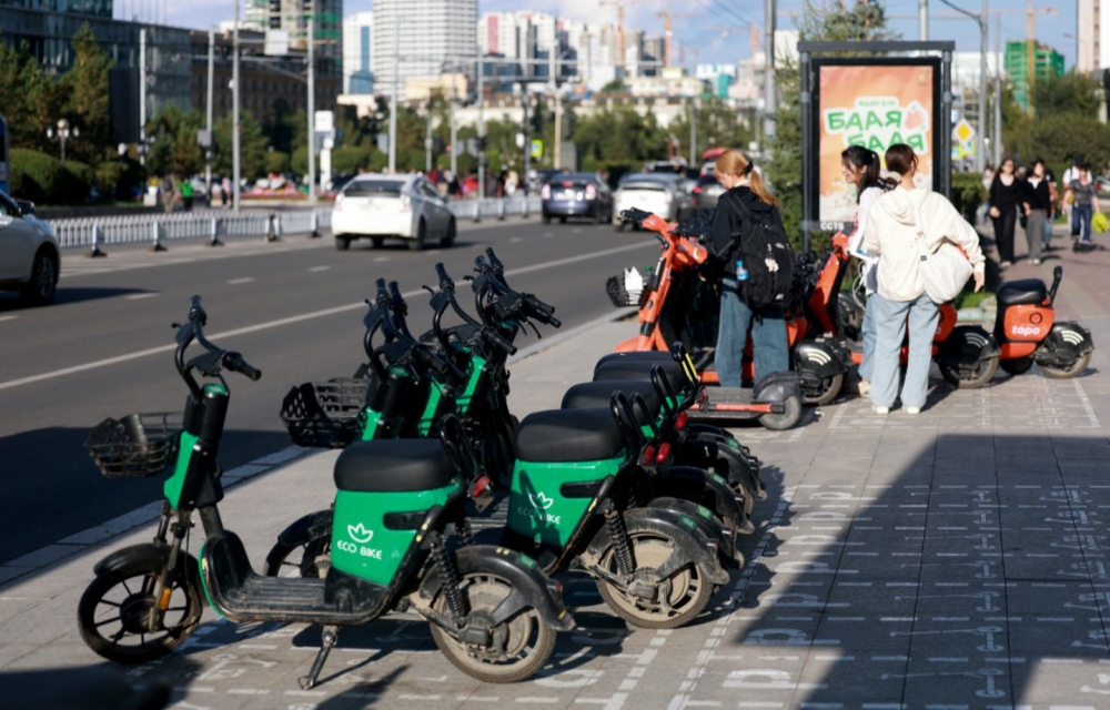 Замын хөдөлгөөний аюулгүй байдлын тухай хуульд зааснаар мопед, скүүтер, тэдгээртэй адилтгах хэрэгслийг зөвхөн насанд хүрэгч жолоодно