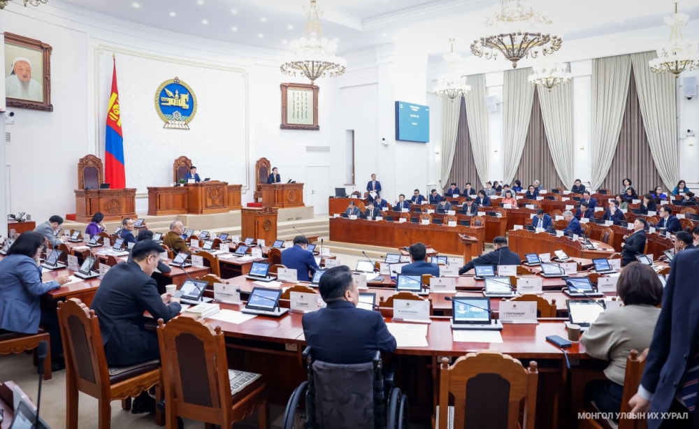 Төсвийн хүрээний мэдэгдэл, төсөөлөлтэй хамт өргөн мэдүүлсэн төслүүдийг анхны хэлэлцүүлэгт шилжүүлж, Гадаад зээлийн ашиглалт, үр ашгийг нэмэгдүүлэх тухай хуулийн төслийг яаралтай хэлэлцэхийг дэмжив