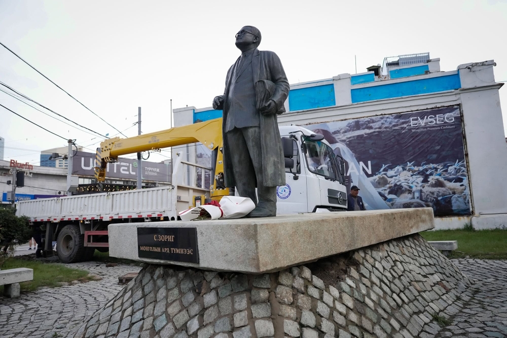С.Зоригийн хөшөөг зөвшөөрөлгүй зөөж тээвэрлэсэн үйлдэлд хариуцлага тооцов